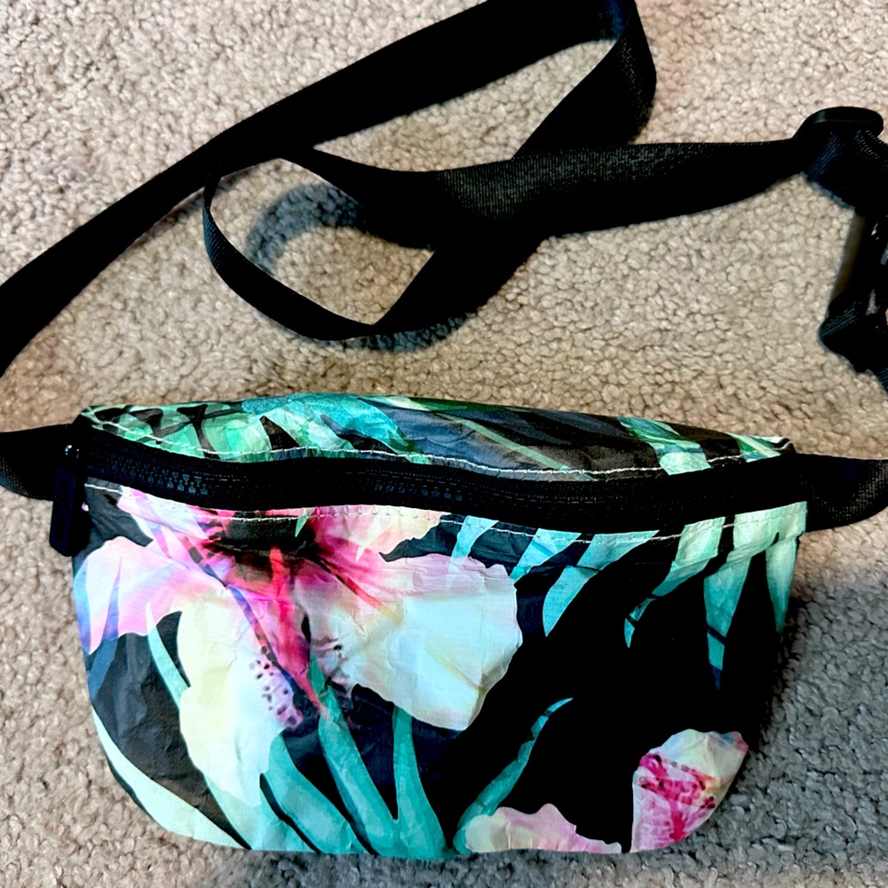 ALOHA Collection Floral Travel Bag - Black and Pink